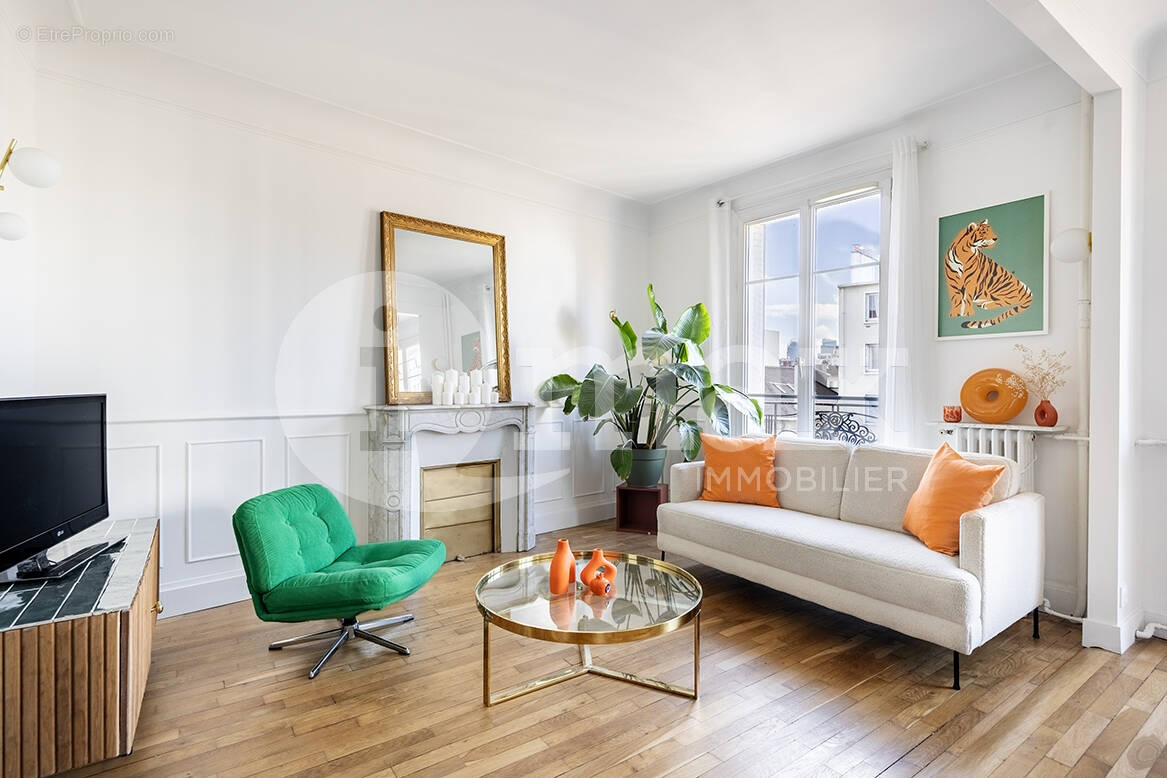 Appartement à COURBEVOIE