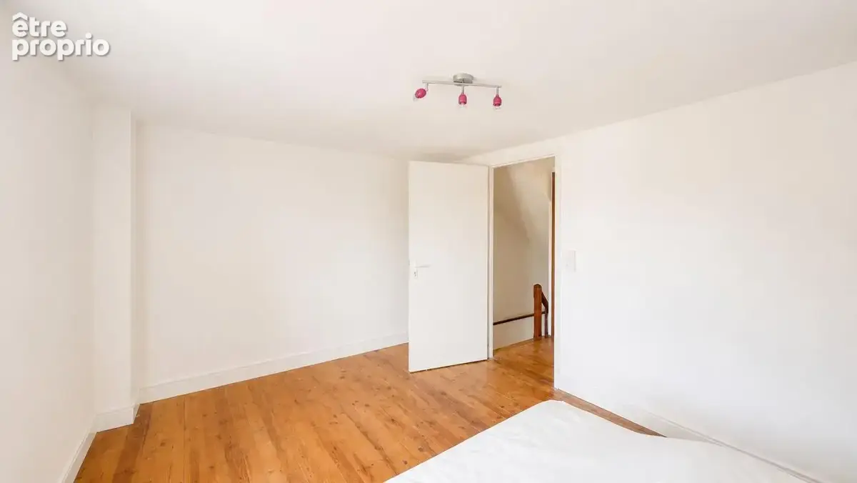 Maison de caractère rénovée avec garage et combles aménageables - photo 8