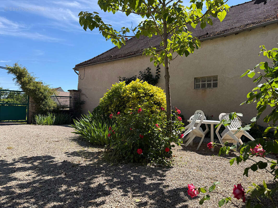 Maison à SAINT-MARTIN-SOUS-MONTAIGU