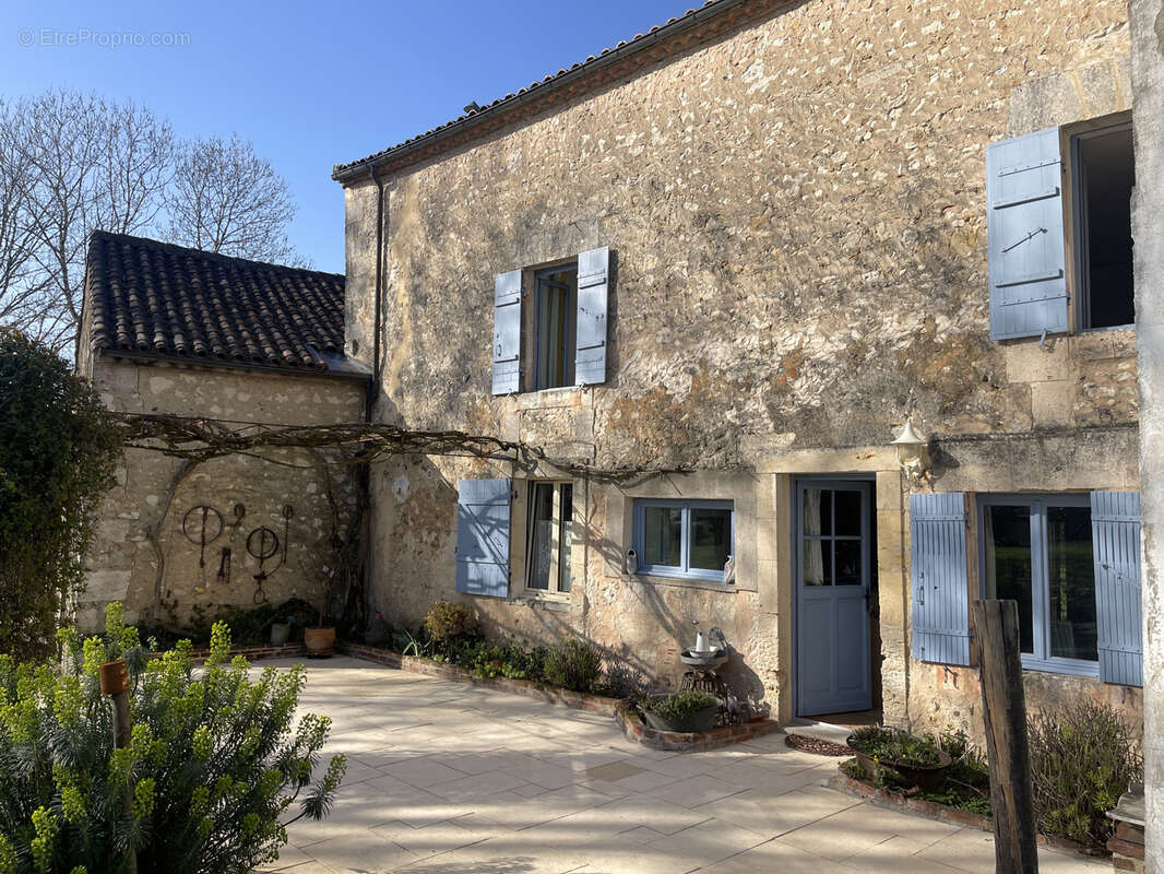 Maison à CHAMPCEVINEL