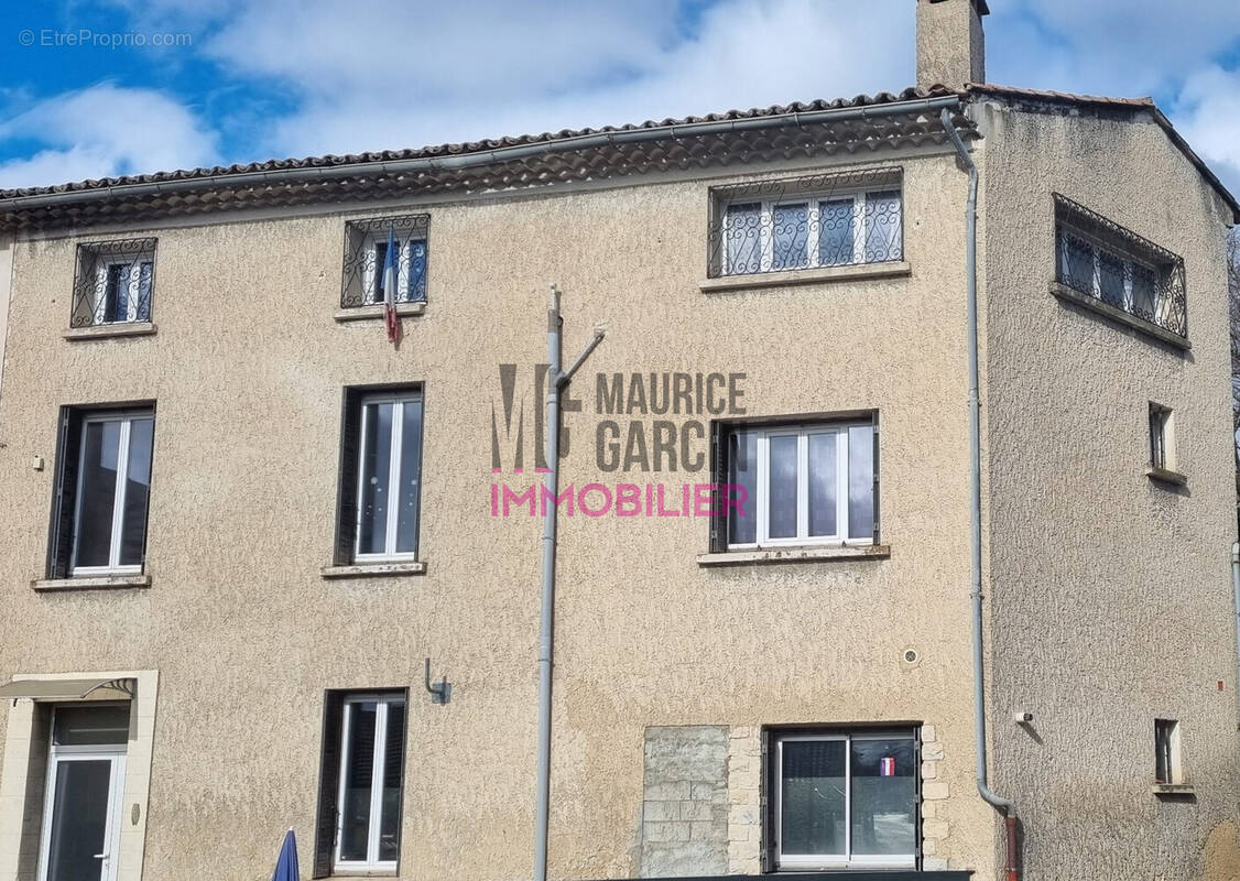 Maison à ENTRAIGUES-SUR-LA-SORGUE