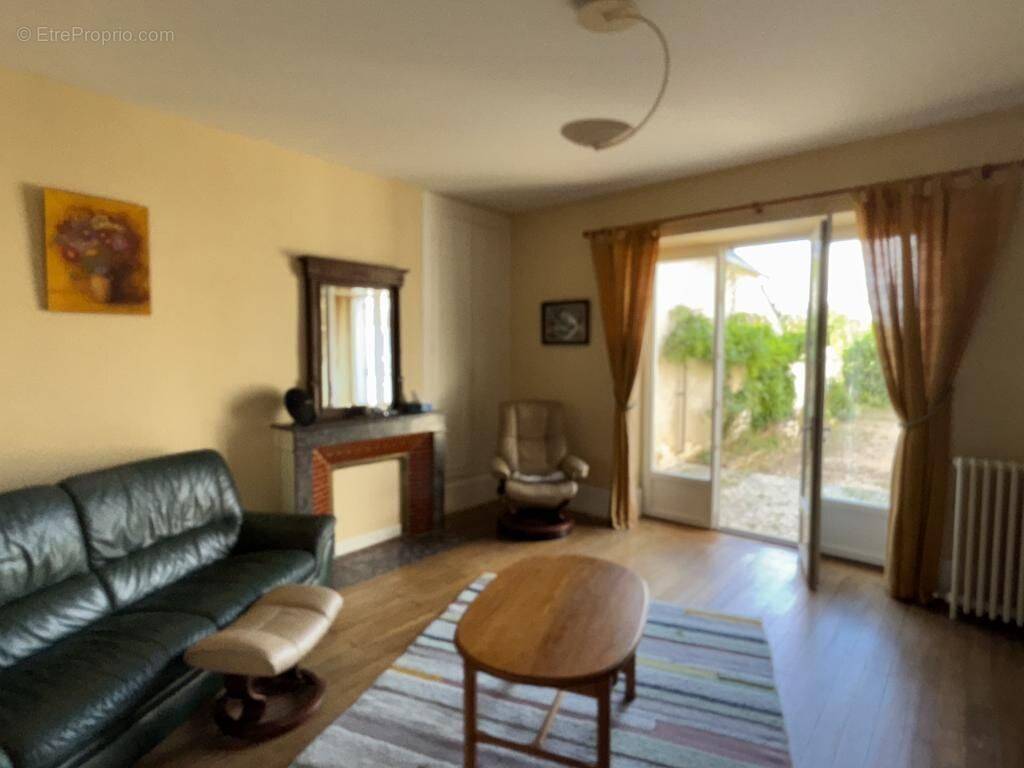 Maison à DUN-SUR-AURON