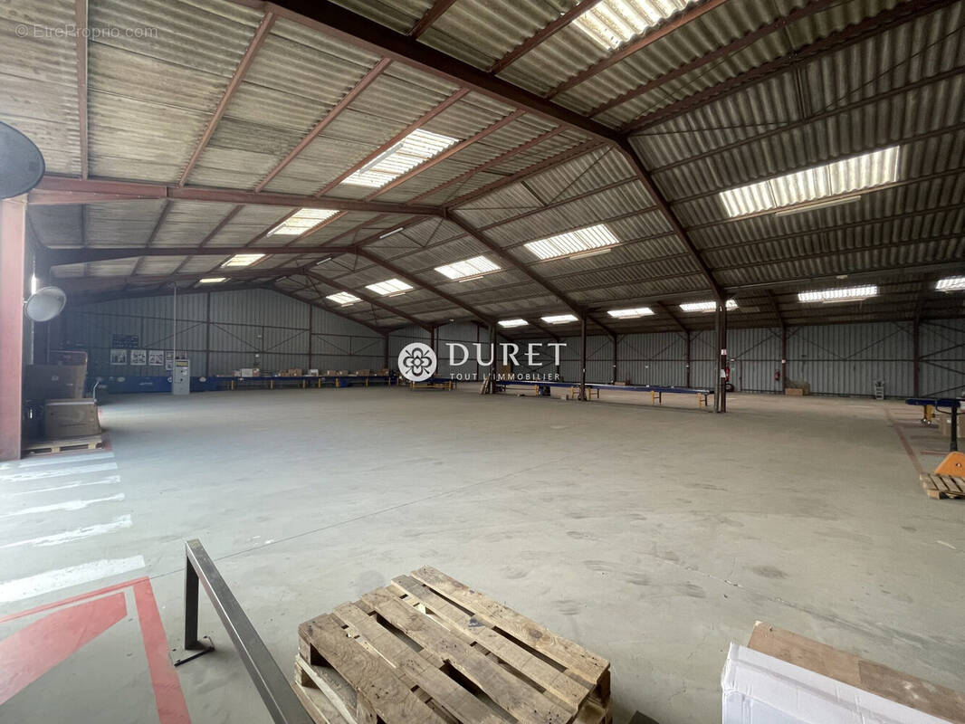 Commerce à LA CHAIZE-LE-VICOMTE