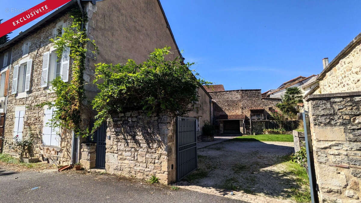 Maison à CHARROUX