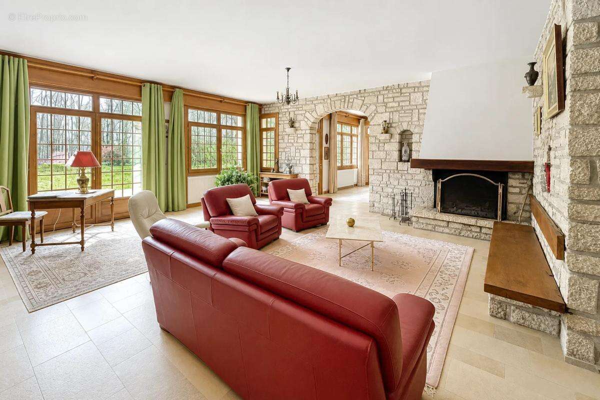 Majestueuse Maison Familiale de 303m², 2ha de Parc - photo 6