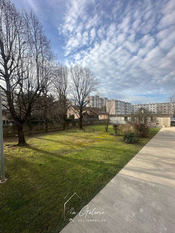 Appartement à SAINT-MARTIN-D'HERES