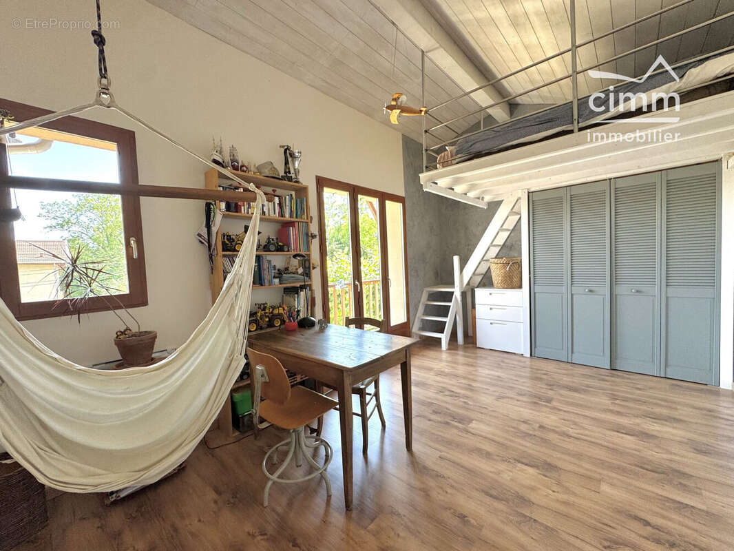 Maison 128 m² à Saint-Ismier  - photo 9