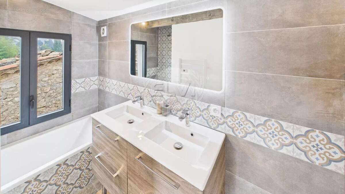 Maison à PLAN-DE-LA-TOUR