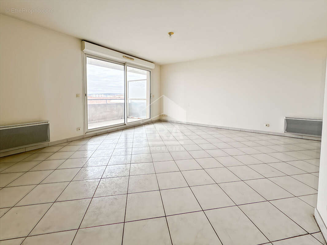 Appartement à MARSEILLE-4E