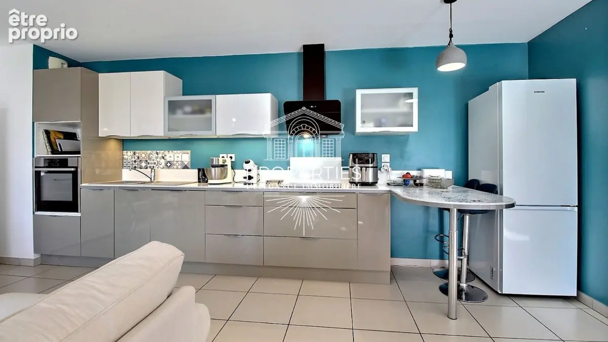 Le lavandou - t4 de 2016 - 79 m² - ascenseur - terrasse 20m² -  piscine - parking - photo 5