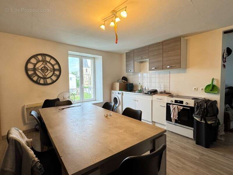 Appartement à MAIZIERES-LES-VIC