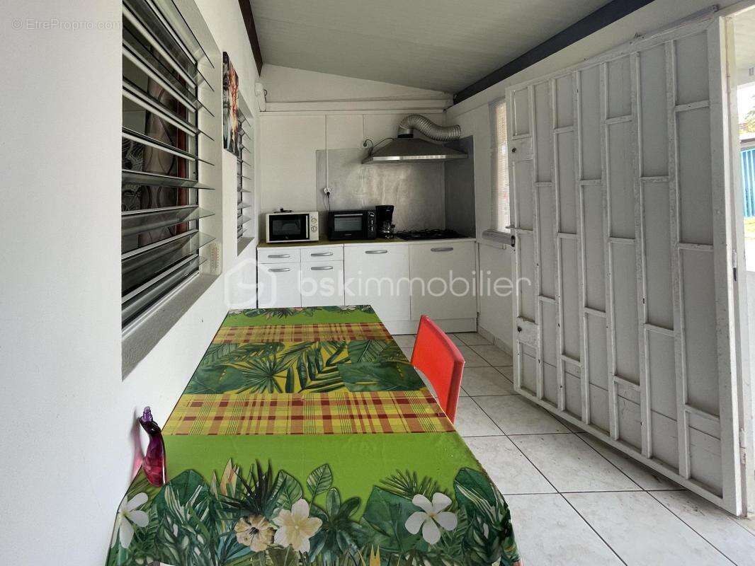 97310 - kourou – investissement locatif – 3 logements meublés – potentiel 40 920 €/an – rentabilité brute potentielle 11,2 % – a - photo 12