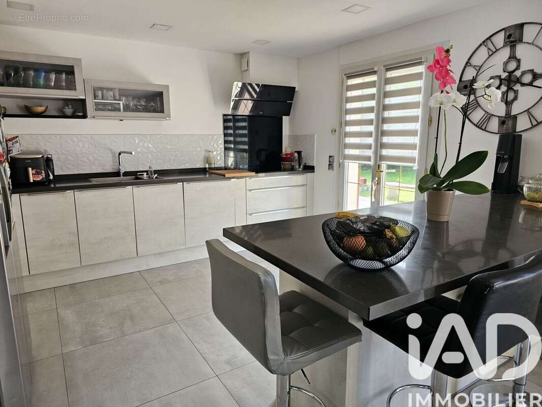 Maison 136 m² à Parville  - photo 6