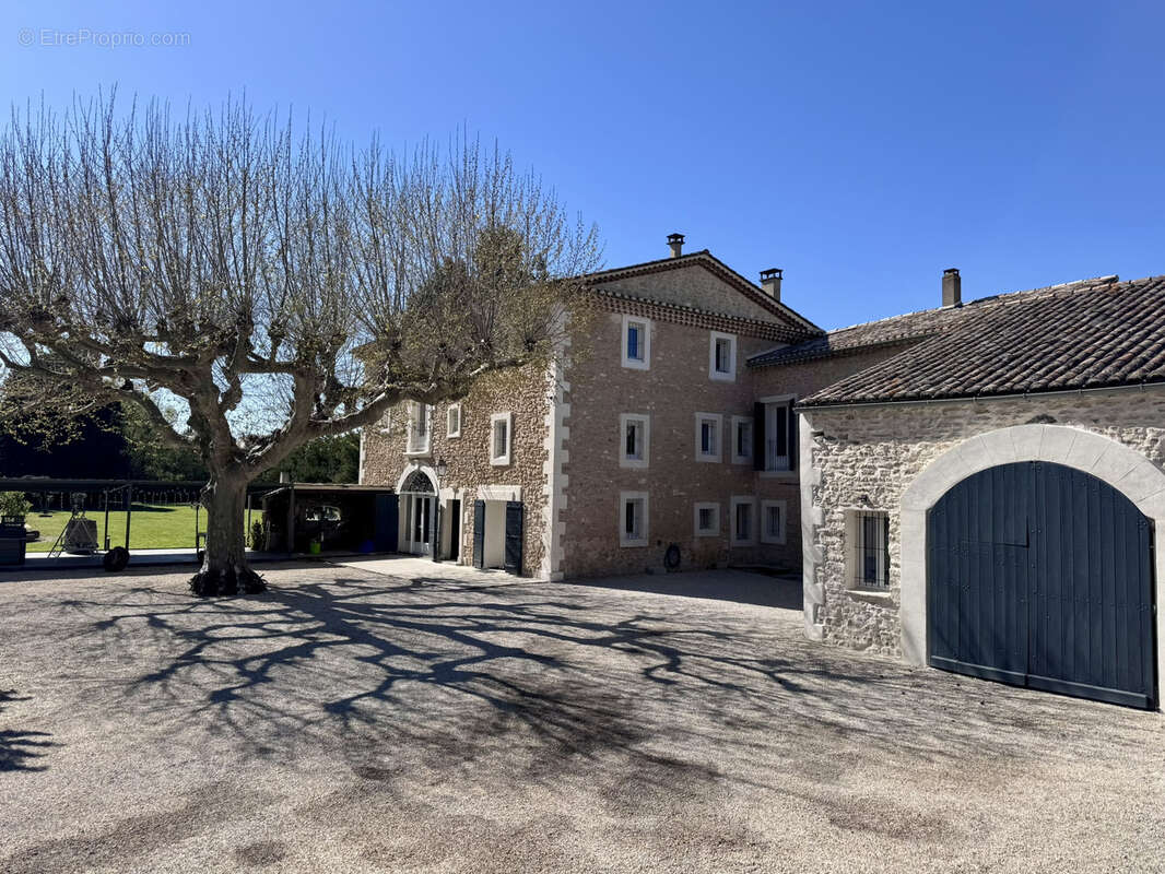 Maison à L'ISLE-SUR-LA-SORGUE