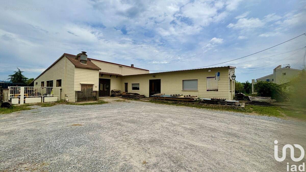 Photo 1 - Commerce à SAINT-ETIENNE-DE-FONTBELLON