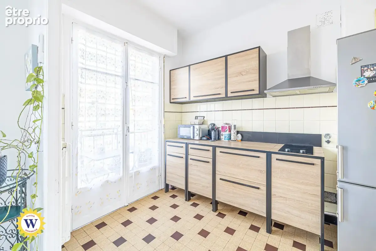 Nice Centre – Studio lumineux en étage élevé avec balcon et vue dégagée - photo 6