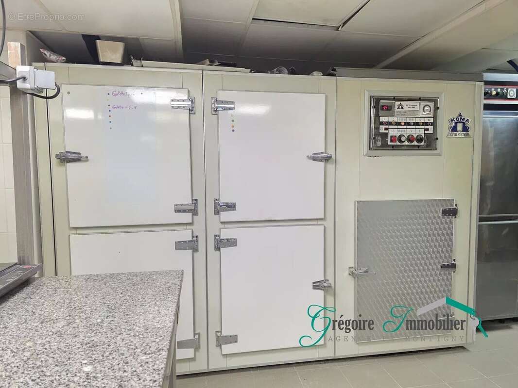 Commerce à FONTAINEBLEAU