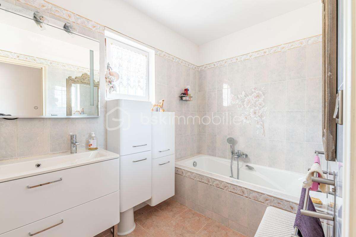 Maison à LA VALETTE-DU-VAR