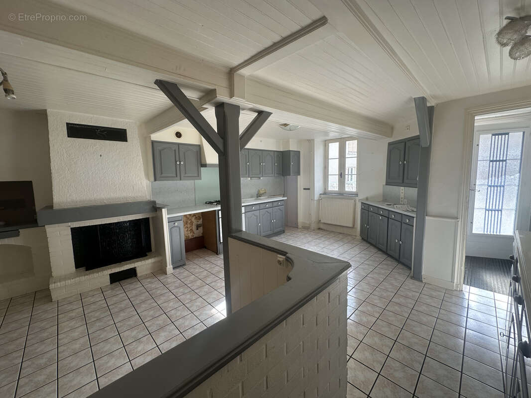 Maison à CELLES-SUR-DUROLLE