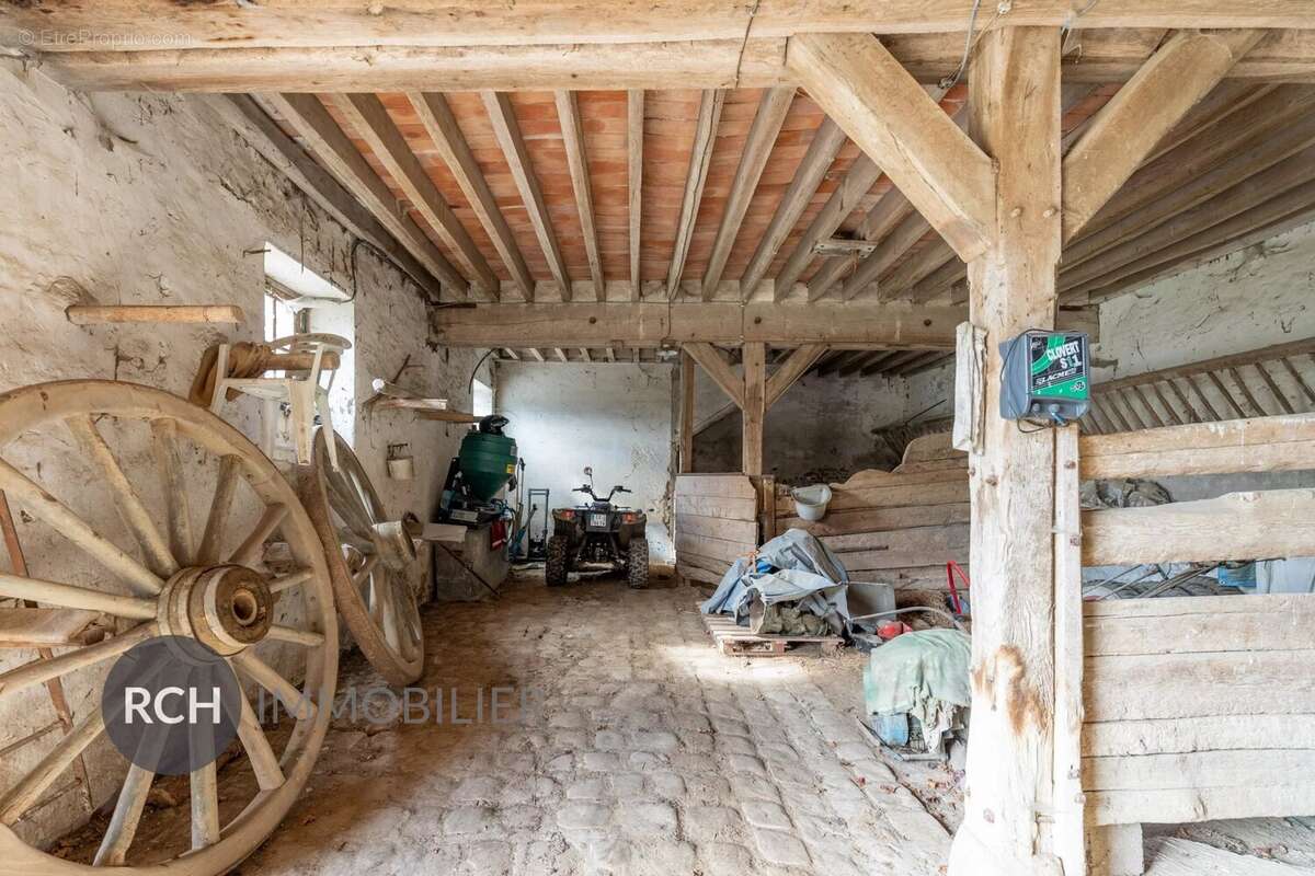 Maison à LA QUEUE-LES-YVELINES