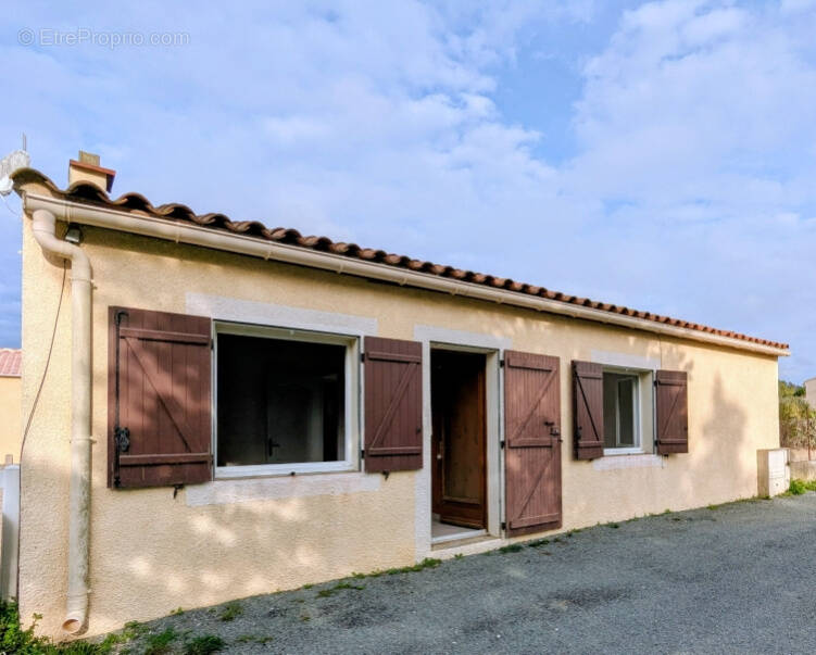 Maison à LAGRASSE