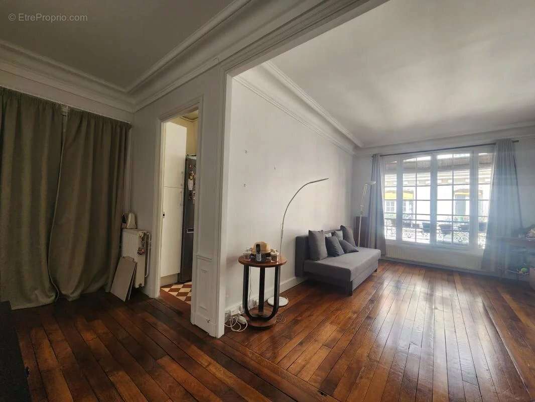 Appartement à PARIS-3E