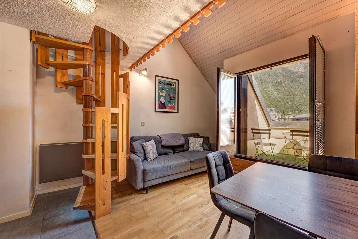 CHAMONIX – Un appartement en triplex dans le centre-ville - photo 11