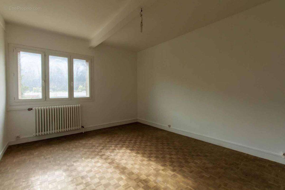 Maison à SAINT-JULIEN-EN-SAINT-ALBAN