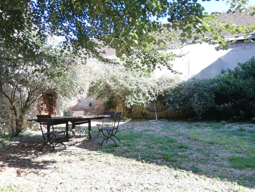 Maison à LA FERTE-LOUPIERE