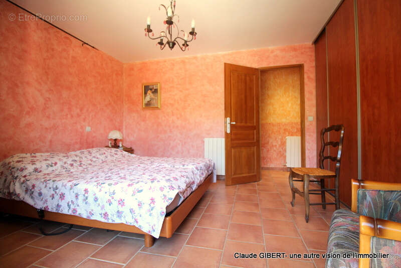 Maison à VAILHAUQUES