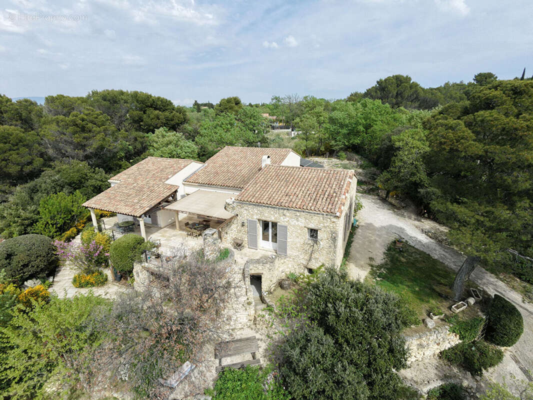 Maison à VENASQUE