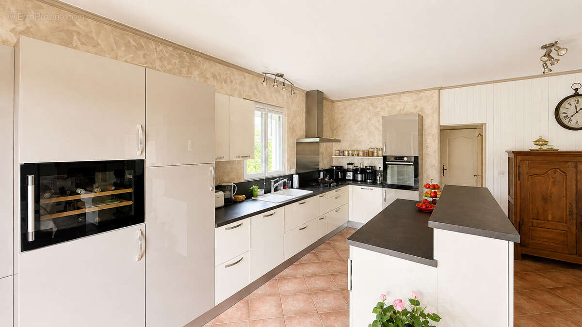 À vendre   Belle maison familiale à Saint-Ouen-les-Vignes, aux portes d’Amboise - photo 3