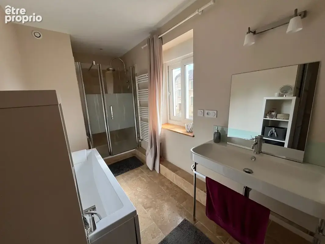 Bourg appart 4 chambres+ bureau avec terrasse - photo 3