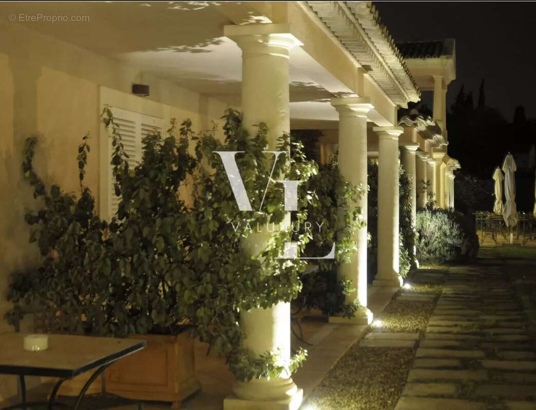 Maison 614 m² à Grimaud  - photo 30