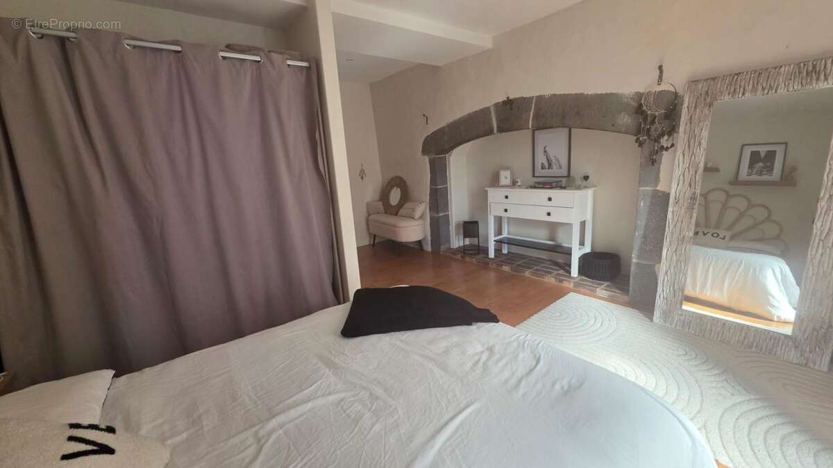 Maison 3 m² à Mauriac  - photo 4