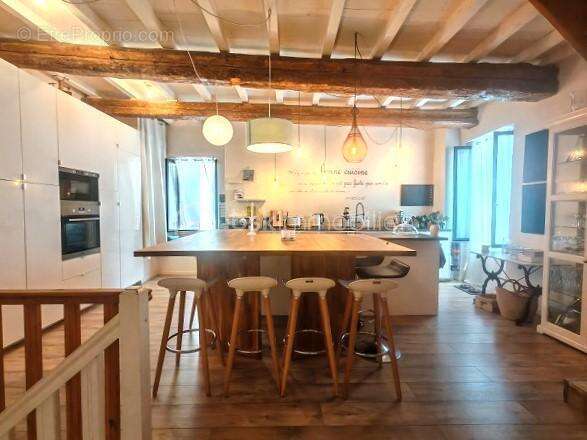 Maison à SAINT-CHAPTES