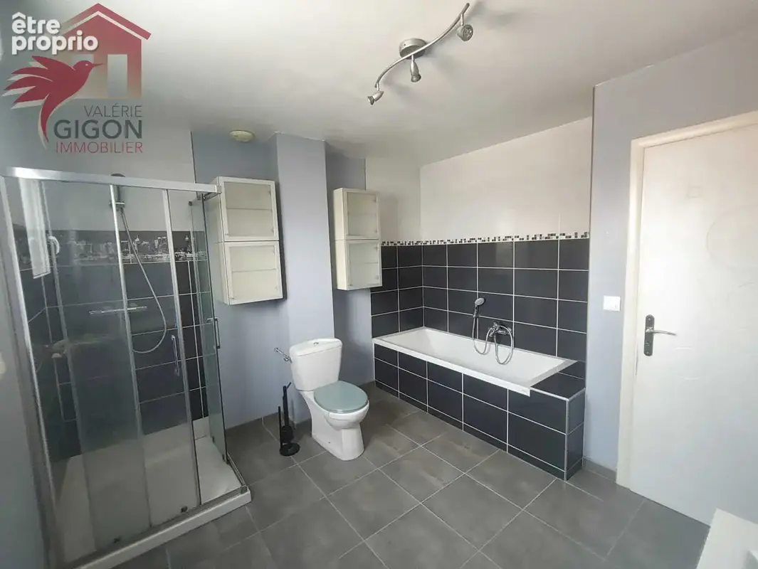 BELLE MAISON CONTEMPORAINE (2014), alliant confort moderne, fonctionnalité et prestations de qualité. - photo 8