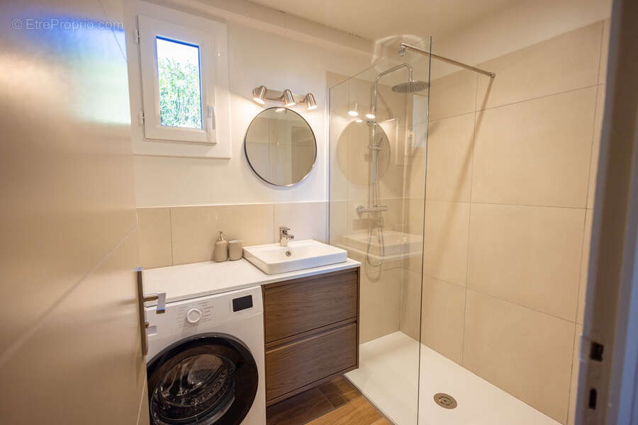 Appartement rénové avec vue mer   Centre du village - photo 7