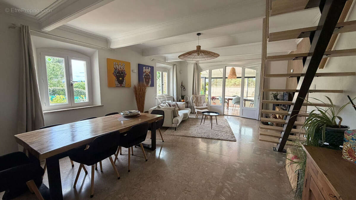Propriété de 190 m² avec appartement indépendant, piscine et prestations haut de gamme - photo 4