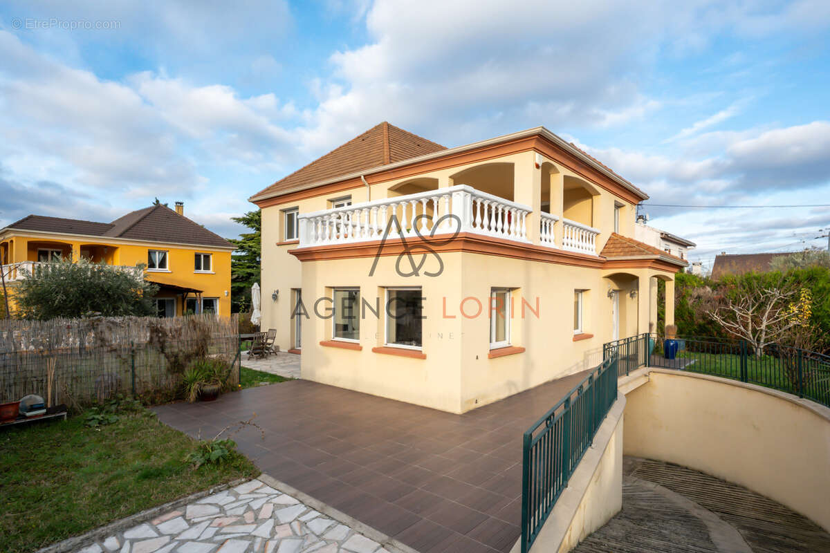 Maison à CARRIERES-SUR-SEINE
