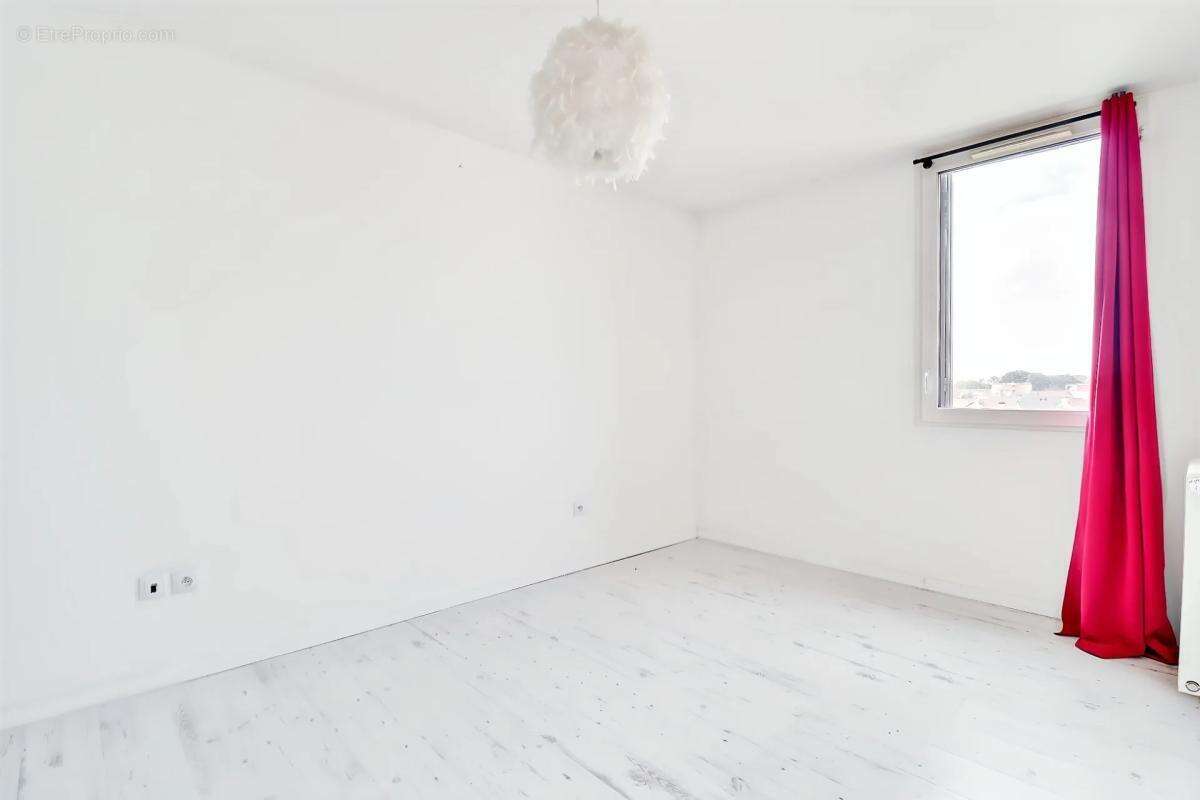 Appartement à SAINTE-GENEVIEVE-DES-BOIS