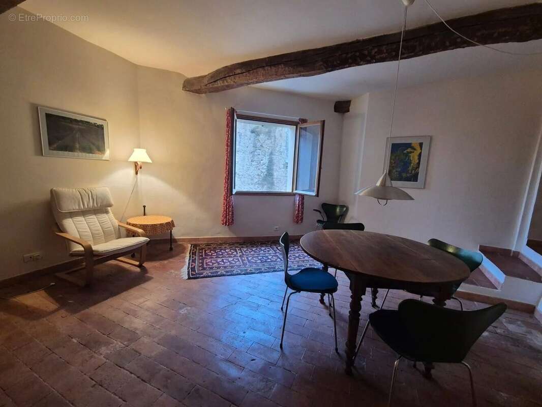 Appartement à COTIGNAC