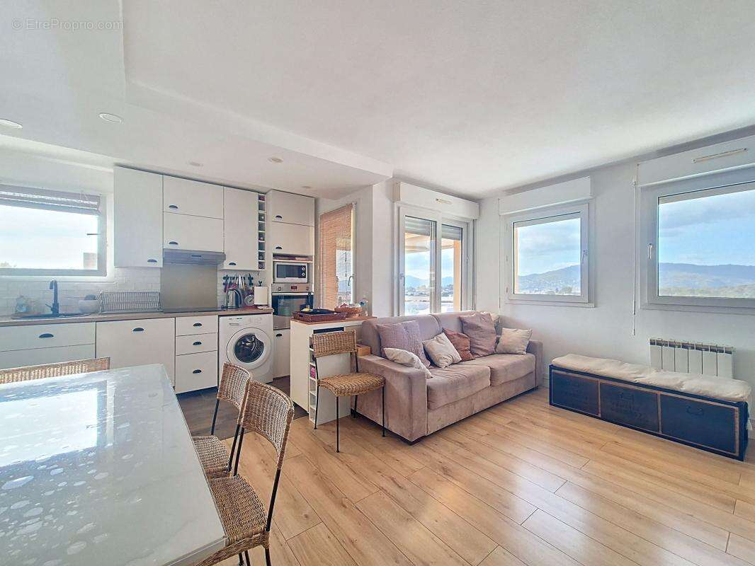 Dernier etage / traversant d'angle. residence avec piscine - photo 2
