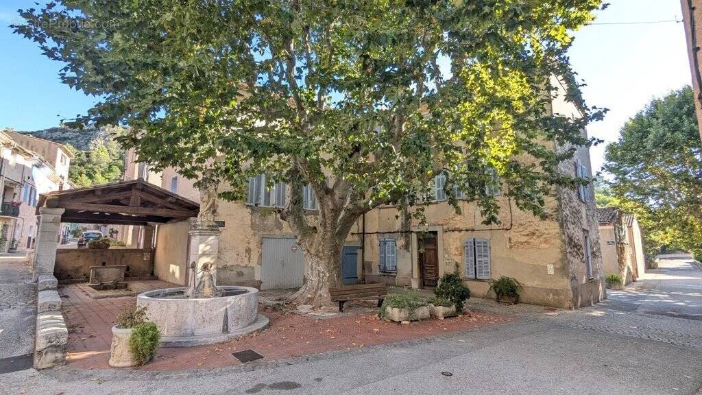 Appartement à VINS-SUR-CARAMY