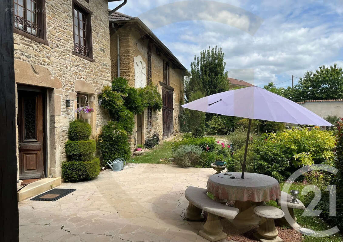 Maison à MAUBEC