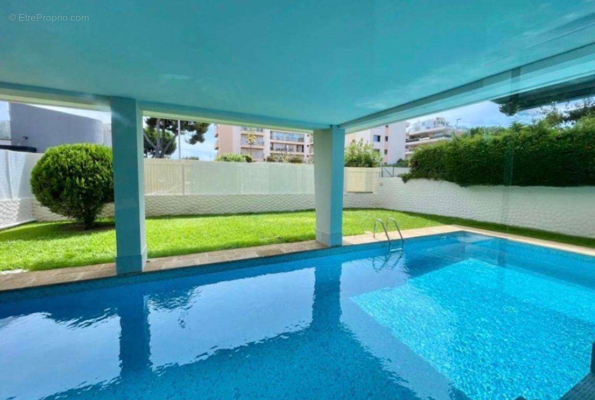   - Appartement à SAINT-LAURENT-DU-VAR