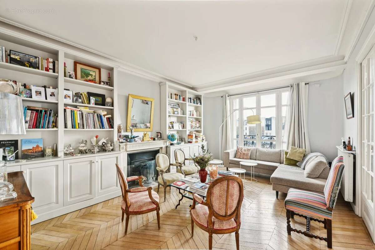 Appartement à PARIS-17E