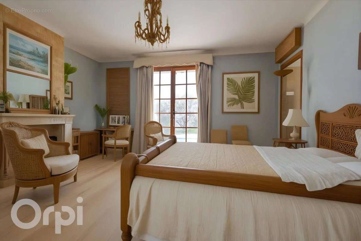 Maison à ROQUEFORT-LES-PINS