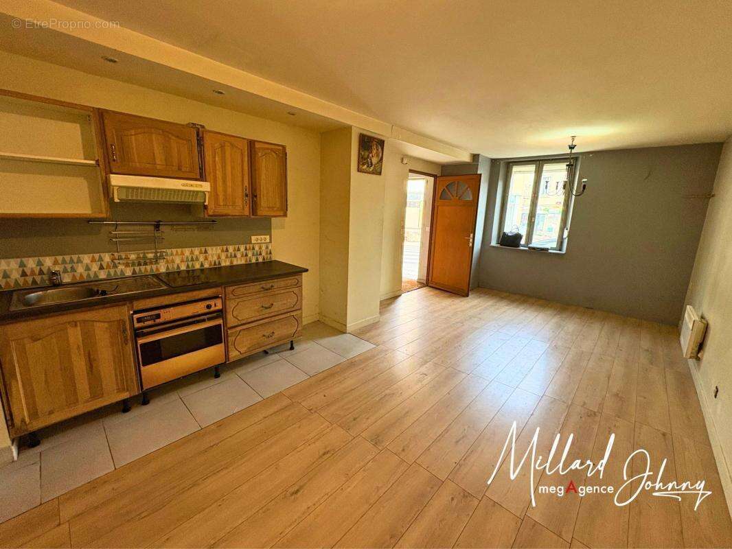 Appartement à TOULON-SUR-ARROUX