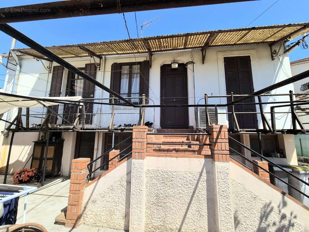 Cagnes-sur-mer - propriété de 2 maisons - terrain plat de 2 400 m² - photo 12